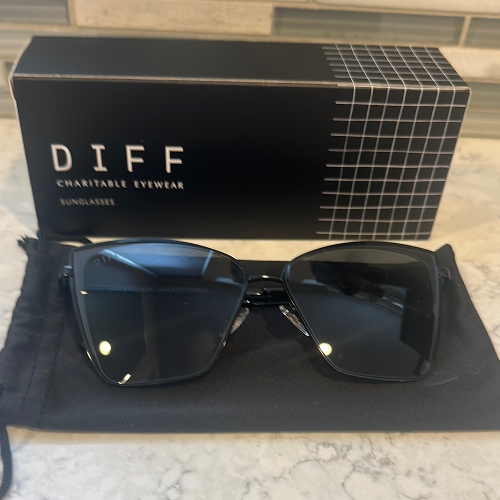 DIFF Eyewear Charitable Black Sunglasses
